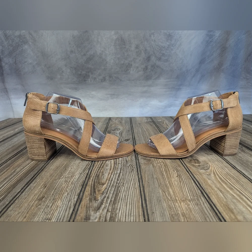 Lucky Brand Size 9.5 Heels/Sandal Like New - Picture 4 of 14